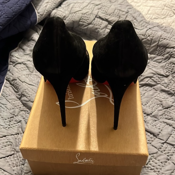 Christian Louboutin - Picture 6 of 7